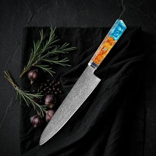 Gyuto Kaen 20 cm, cuchillo de chef de acero damasco con mango octogonal de resina azul y madera, foto de estudio