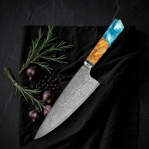Kiritsuke Kaen 20 cm, cuchillo de chef de lomo recto en acero damasco con mango octogonal de resina azul y madera, foto de estudio